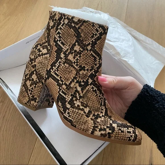 Steve Madden Boots New Julianne Tan Snake Booties - Picture 4 of 5
